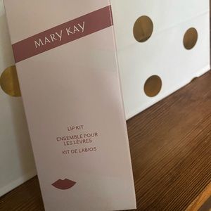 Creamy Lipstick/ Lipliner In The Shade Nude!